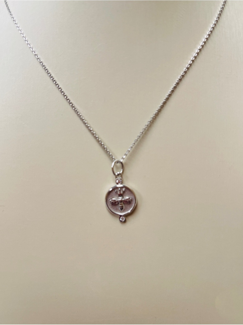 NWOT Monica Rich Kosann Sterling Silver “Queen Bee” Charm Necklace